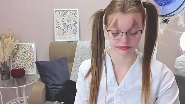 Snapshot of Dear_Jessica chatting on October 30, 10:16 am Dear Jessica online show from October 30, 10:16 am