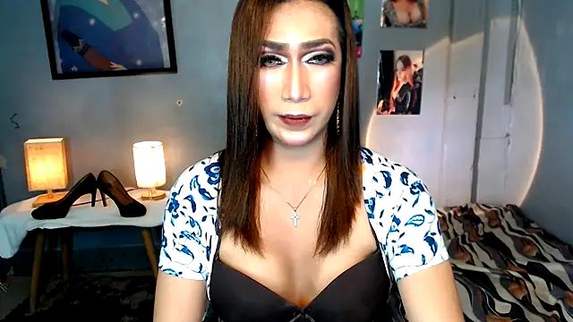 littleredbunny27 online show from March 24, 9:03 am