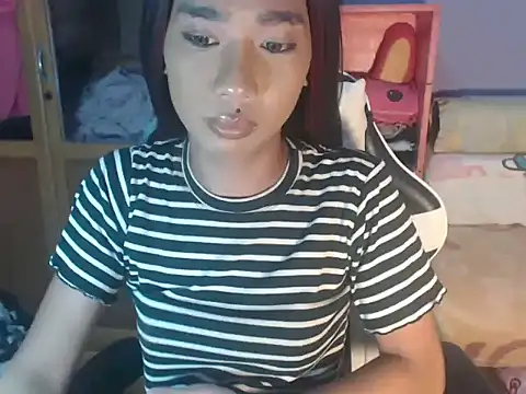 Yourasianbabyemma online show from June 3, 4:34 pm