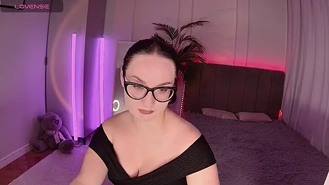 Snapshot of Alice_Foks chatting on October 14, 4:52 pm Alice Foks online show from October 14, 4:52 pm