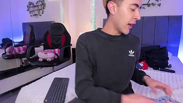 JustinCastiblanco online show from October 23, 11:20 am