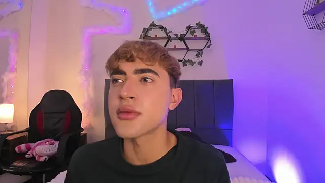 JustinCastiblanco online show from December 4, 11:30 am