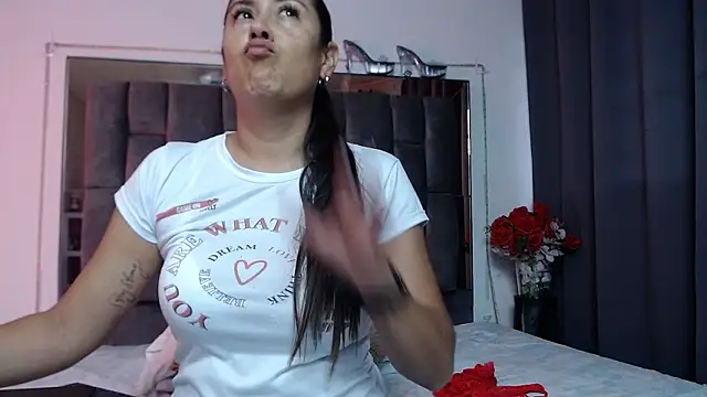 Salmma Milf online show from March 4, 11:49 am