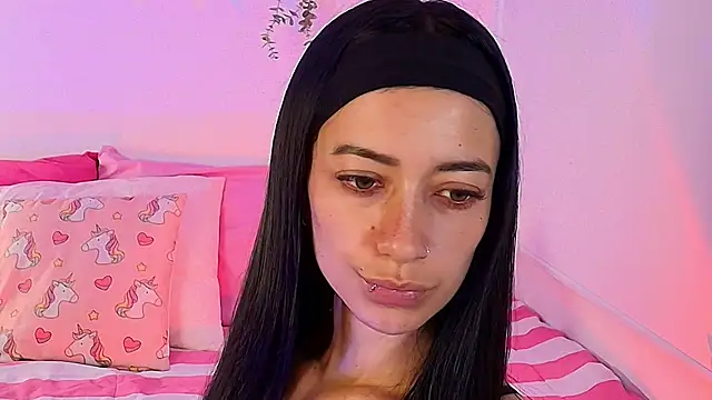 Snapshot of _TiniWild chatting on December 2, 3:23 am TiniWild online show from December 2, 3:23 am