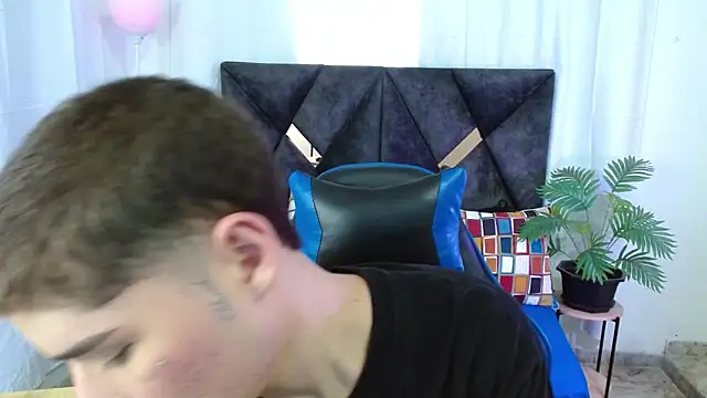 Snapshot of Mattass18 chatting on October 29, 1:24 pm Mattass18 online show from October 29, 1:24 pm