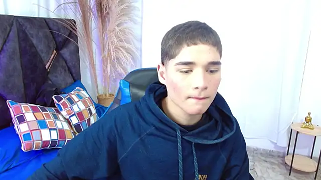 Snapshot of Mattass18 chatting on November 4, 2:05 pm Mattass18 online show from November 4, 2:05 pm