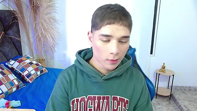 Snapshot of Mattass18 chatting on November 18, 2:43 pm Mattass18 online show from November 18, 2:43 pm