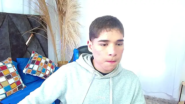 Snapshot of Mattass18 chatting on December 4, 1:42 pm Mattass18 online show from December 4, 1:42 pm