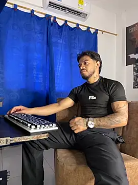 Kylian Alessandro online show from October 25, 6:13 pm