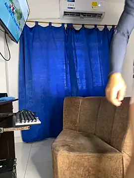 Kylian Alessandro online show from November 20, 1:44 pm