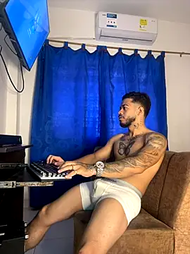 Kylian Alessandro online show from November 30, 4:33 pm