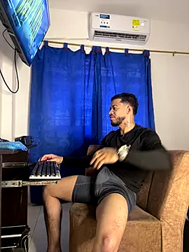 Kylian Alessandro online show from December 4, 3:10 pm