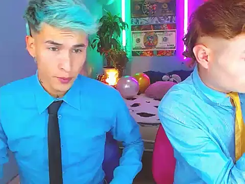Snapshot of Latin_boysxxxx chatting on October 19, 10:32 pm Latin boysxxxx online show from October 19, 10:32 pm