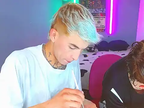 Snapshot of Latin_boysxxxx chatting on October 27, 2:59 am Latin boysxxxx online show from October 27, 2:59 am