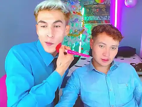 Snapshot of Latin_boysxxxx chatting on November 4, 3:49 am Latin boysxxxx online show from November 4, 3:49 am