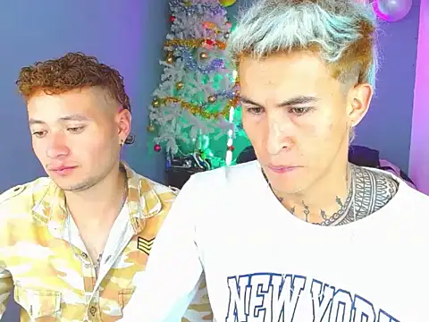 Snapshot of Latin_boysxxxx chatting on November 6, 12:22 am Latin boysxxxx online show from November 6, 12:22 am