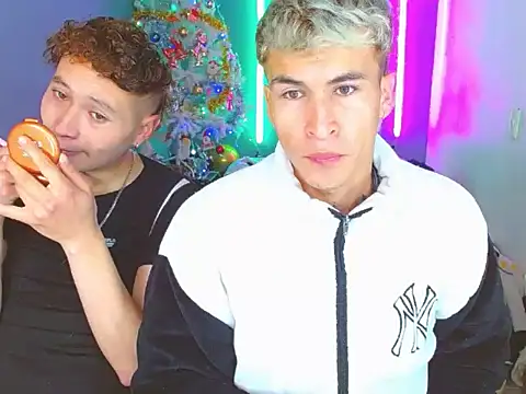 Snapshot of Latin_boysxxxx chatting on November 8, 1:17 am Latin boysxxxx online show from November 8, 1:17 am