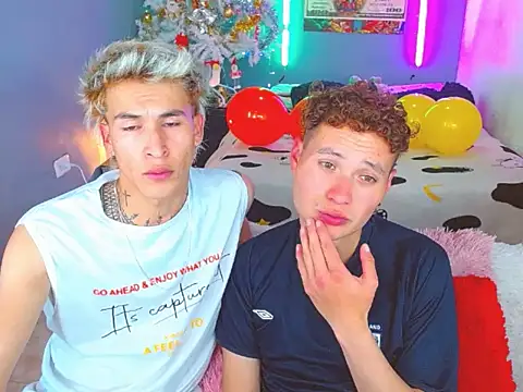 Snapshot of Latin_boysxxxx chatting on November 12, 5:02 pm Latin boysxxxx online show from November 12, 5:02 pm