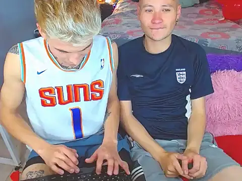 Snapshot of Latin_boysxxxx chatting on November 15, 11:32 pm Latin boysxxxx online show from November 15, 11:32 pm