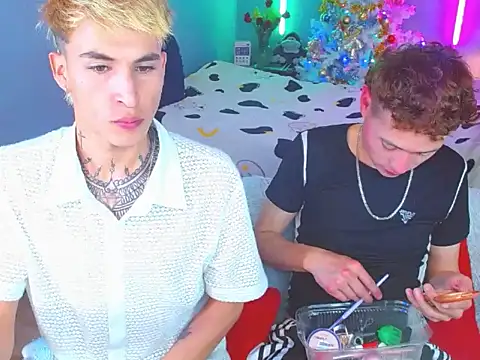 Snapshot of Latin_boysxxxx chatting on November 27, 4:14 am Latin boysxxxx online show from November 27, 4:14 am