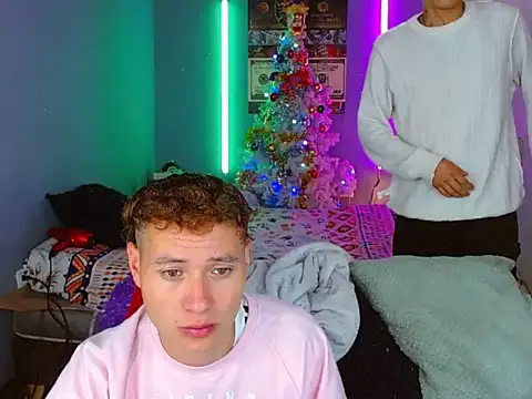 Snapshot of Latin_boysxxxx chatting on December 2, 12:10 pm Latin boysxxxx online show from December 2, 12:10 pm