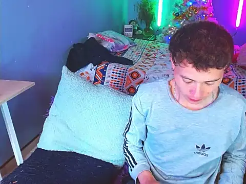 Snapshot of Latin_boysxxxx chatting on December 15, 9:08 pm Latin boysxxxx online show from December 15, 9:08 pm