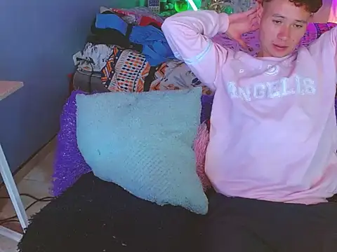 Snapshot of Latin_boysxxxx chatting on December 16, 7:08 pm Latin boysxxxx online show from December 16, 7:08 pm