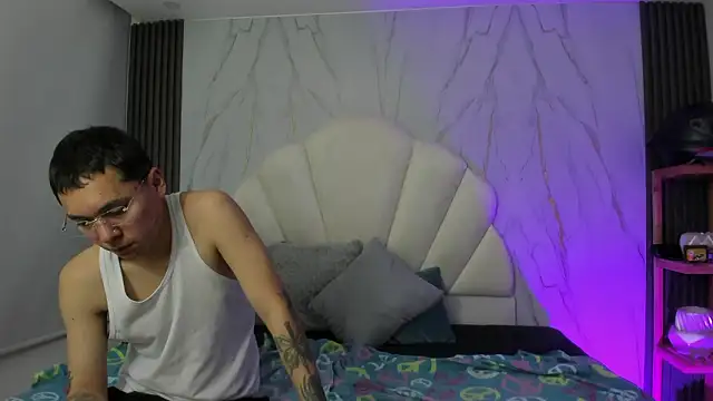 AnnieAndLeandro online show from February 4, 10:26 pm