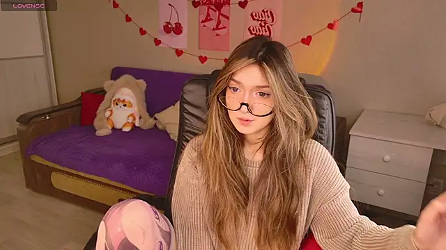 Snapshot of BellaSink chatting on February 11, 5:34 am BellaSink online show from February 11, 5:34 am