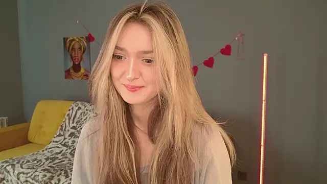 Snapshot of BellaSink chatting on February 18, 5:36 am BellaSink online show from February 18, 5:36 am