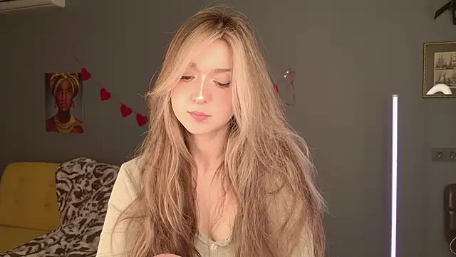 Snapshot of BellaSink chatting on February 26, 5:39 am BellaSink online show from February 26, 5:39 am