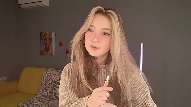 Snapshot of BellaSink chatting on March 1, 5:31 am BellaSink online show from March 1, 5:31 am