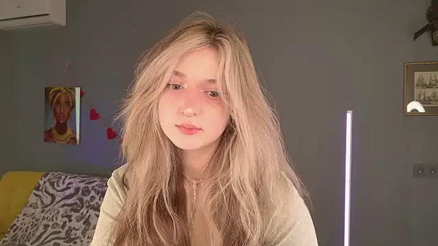 Snapshot of BellaSink chatting on March 6, 5:37 am BellaSink online show from March 6, 5:37 am