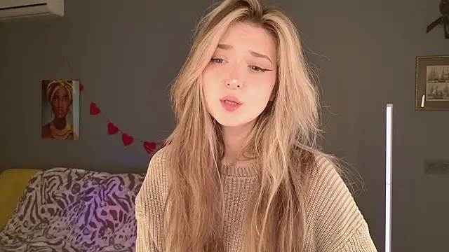 Snapshot of BellaSink chatting on March 10, 5:34 am BellaSink online show from March 10, 5:34 am