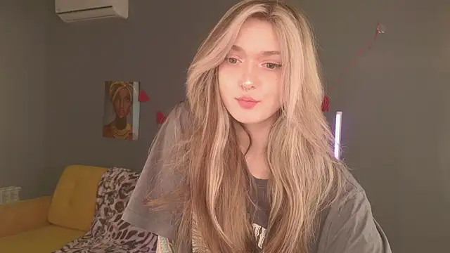 Snapshot of BellaSink chatting on March 13, 5:36 am BellaSink online show from March 13, 5:36 am