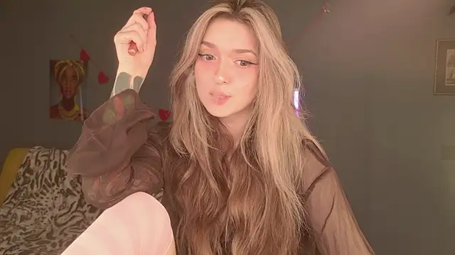 Snapshot of BellaSink chatting on March 19, 5:33 am BellaSink online show from March 19, 5:33 am