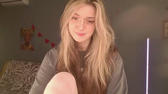 Snapshot of BellaSink chatting on March 20, 5:34 am BellaSink online show from March 20, 5:34 am