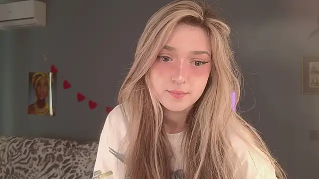 Snapshot of BellaSink chatting on March 21, 5:34 am BellaSink online show from March 21, 5:34 am