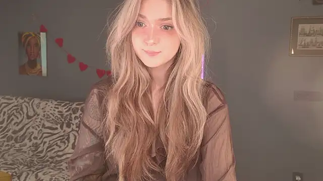 Snapshot of BellaSink chatting on March 27, 5:35 am BellaSink online show from March 27, 5:35 am