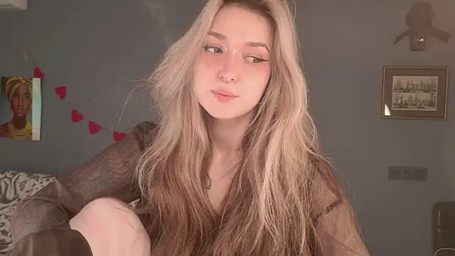 Snapshot of BellaSink chatting on March 27, 8:26 am BellaSink online show from March 27, 8:26 am