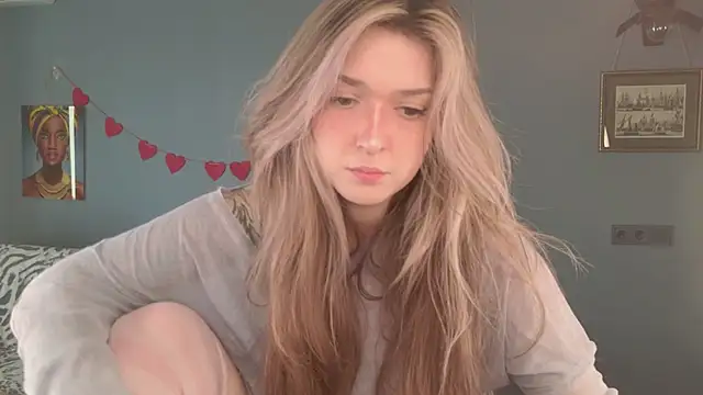 Snapshot of BellaSink chatting on March 31, 5:30 am BellaSink online show from March 31, 5:30 am