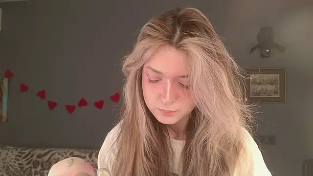 Snapshot of BellaSink chatting on April 1, 5:30 am BellaSink online show from April 1, 5:30 am