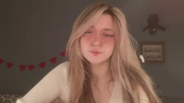 Snapshot of BellaSink chatting on April 8, 5:29 am BellaSink online show from April 8, 5:29 am