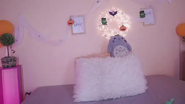 Snapshot of Meggie_ chatting on October 31, 10:55 pm Meggie online show from October 31, 10:55 pm