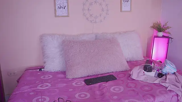 Snapshot of Meggie_ chatting on November 15, 7:43 pm Meggie online show from November 15, 7:43 pm