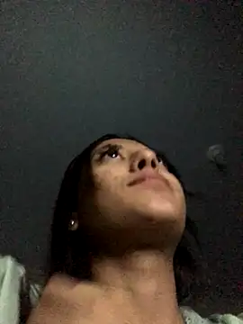 Snapshot of santosz83 chatting on November 9, 5:28 am santosz83 online show from November 9, 5:28 am