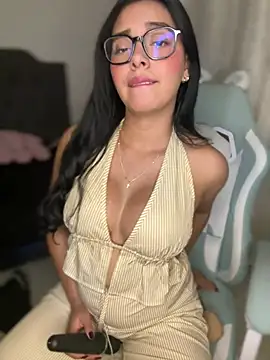 Snapshot of MiaSofia__ chatting on April 22, 5:32 am MiaSofia online show from April 22, 5:32 am