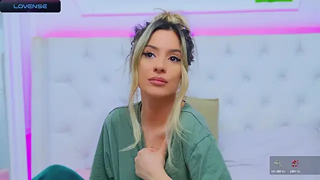 Snapshot of AriannaSins chatting on December 23, 7:41 pm AriannaSins online show from December 23, 7:41 pm