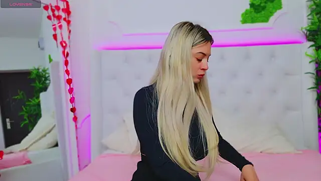 Snapshot of AriannaSins chatting on February 28, 1:14 pm AriannaSins online show from February 28, 1:14 pm