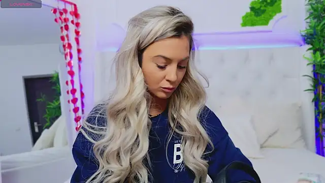 Snapshot of AriannaSins chatting on March 4, 1:17 pm AriannaSins online show from March 4, 1:17 pm